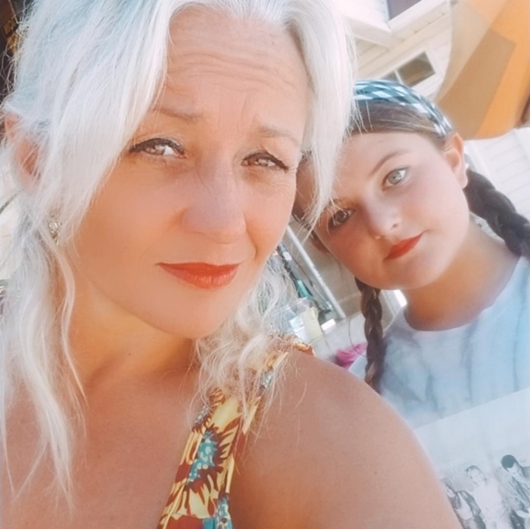 Meet your Posher, Katie - Picture 5 of 5